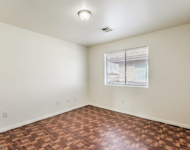 3127 N Walnut Road - Photo Thumbnail 10
