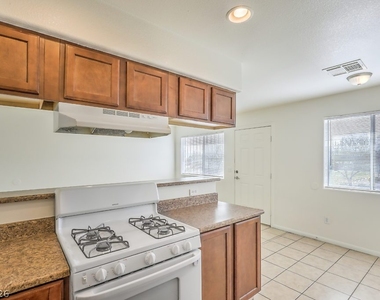 3127 N Walnut Road - Photo Thumbnail 5