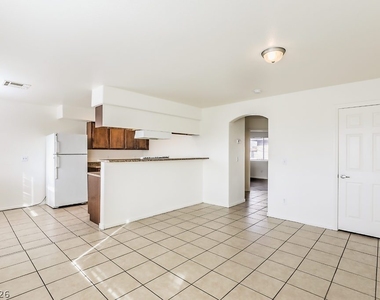 3127 N Walnut Road - Photo Thumbnail 8