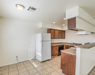 3127 N Walnut Road - Photo Thumbnail 6