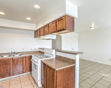 3127 N Walnut Road - Photo Thumbnail 7