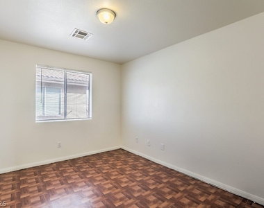 3127 N Walnut Road - Photo Thumbnail 9