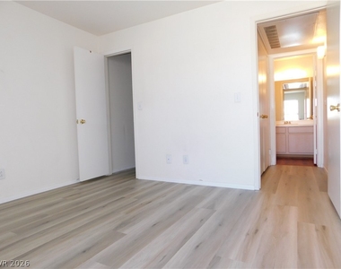 5221 Lindell Road - Photo Thumbnail 21