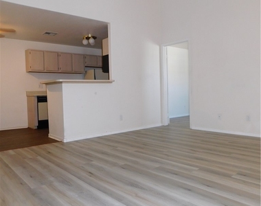 5221 Lindell Road - Photo Thumbnail 15