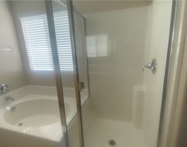 8065 Ancient Oaks Avenue - Photo Thumbnail 7