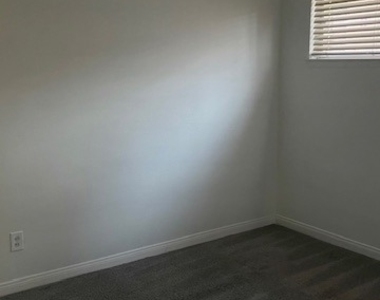350 E. E Desert Inn Road - Photo Thumbnail 8