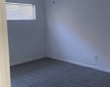 350 E. E Desert Inn Road - Photo Thumbnail 7
