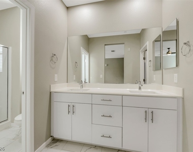 11302 Kraft Mountain Avenue - Photo Thumbnail 15