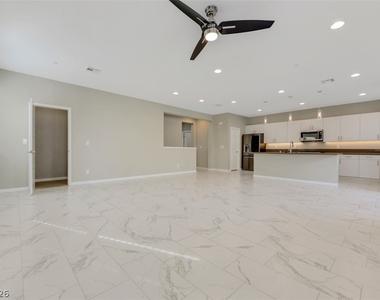 11302 Kraft Mountain Avenue - Photo Thumbnail 7