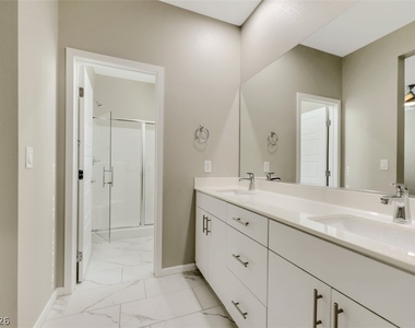 11302 Kraft Mountain Avenue - Photo Thumbnail 16