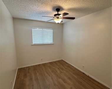 3355 Sylvia Street - Photo Thumbnail 8