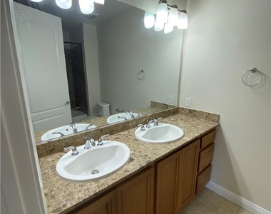 68 E Serene Avenue - Photo Thumbnail 7