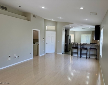 276 Heatherstone Street - Photo Thumbnail 5