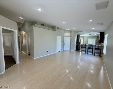 276 Heatherstone Street - Photo Thumbnail 3