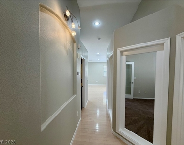 276 Heatherstone Street - Photo Thumbnail 18