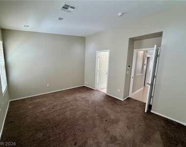 276 Heatherstone Street - Photo Thumbnail 32