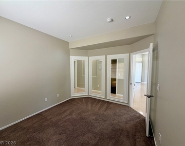 276 Heatherstone Street - Photo Thumbnail 20