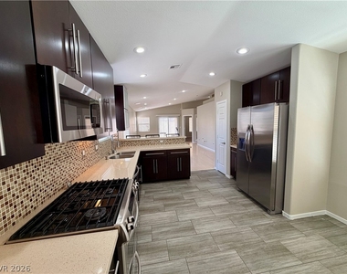 276 Heatherstone Street - Photo Thumbnail 12