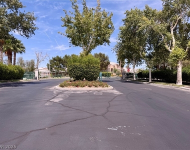 276 Heatherstone Street - Photo Thumbnail 38