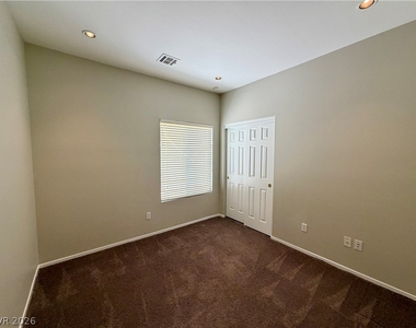 276 Heatherstone Street - Photo Thumbnail 26