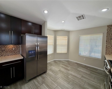 276 Heatherstone Street - Photo Thumbnail 8