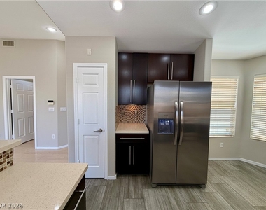 276 Heatherstone Street - Photo Thumbnail 13
