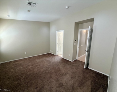 276 Heatherstone Street - Photo Thumbnail 30