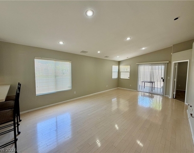 276 Heatherstone Street - Photo Thumbnail 1