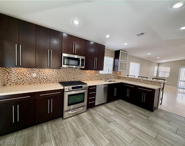 276 Heatherstone Street - Photo Thumbnail 10