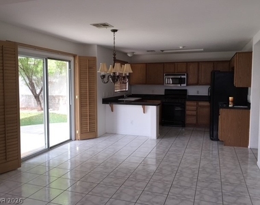 10625 Amblewood Avenue - Photo Thumbnail 6