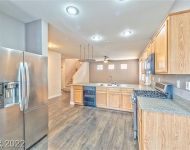 9501 Wooded Heights Avenue - Photo Thumbnail 1