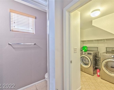 9501 Wooded Heights Avenue - Photo Thumbnail 4