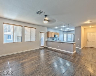 9501 Wooded Heights Avenue - Photo Thumbnail 2