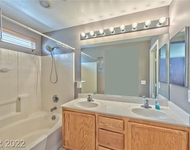 9501 Wooded Heights Avenue - Photo Thumbnail 6