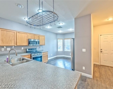 9501 Wooded Heights Avenue - Photo Thumbnail 3