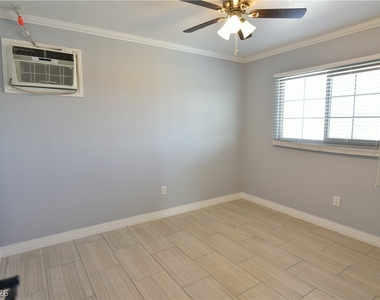 1003 E Clark Avenue - Photo Thumbnail 11