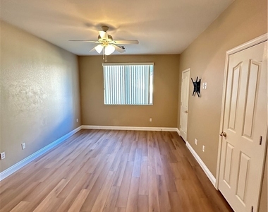 10340 Bentley Oaks Avenue - Photo Thumbnail 14