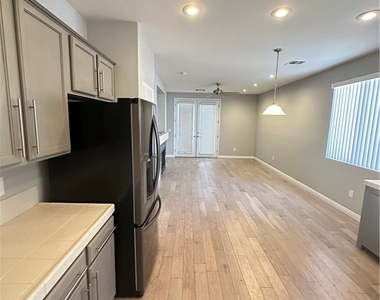 10340 Bentley Oaks Avenue - Photo Thumbnail 7