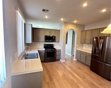 10340 Bentley Oaks Avenue - Photo Thumbnail 5