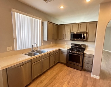 10340 Bentley Oaks Avenue - Photo Thumbnail 6