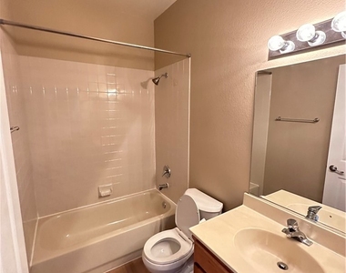 10340 Bentley Oaks Avenue - Photo Thumbnail 20
