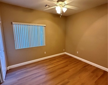 10340 Bentley Oaks Avenue - Photo Thumbnail 18
