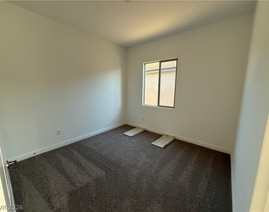 162 Sun Glaze Avenue - Photo Thumbnail 5