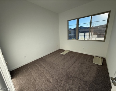 162 Sun Glaze Avenue - Photo Thumbnail 6