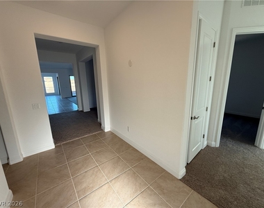 162 Sun Glaze Avenue - Photo Thumbnail 4