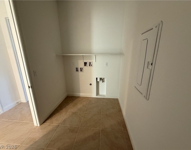 162 Sun Glaze Avenue - Photo Thumbnail 9