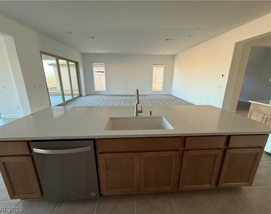 162 Sun Glaze Avenue - Photo Thumbnail 22