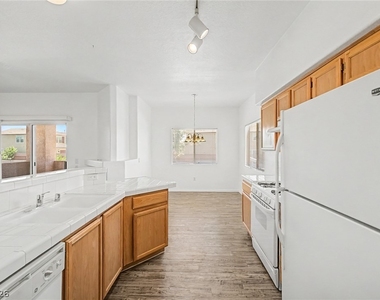 1050 E Cactus Avenue - Photo Thumbnail 12