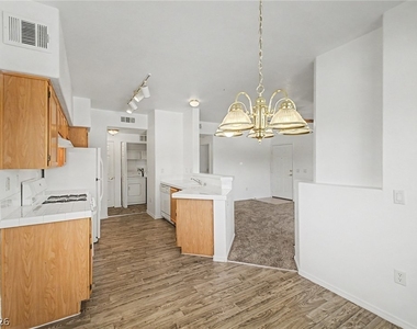 1050 E Cactus Avenue - Photo Thumbnail 9