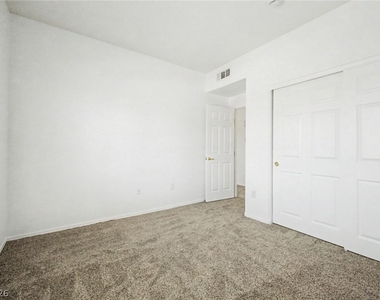 1050 E Cactus Avenue - Photo Thumbnail 20